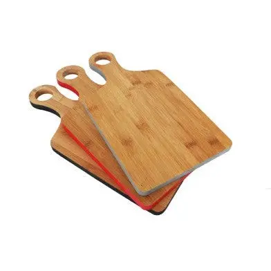 Ergonomic Bamboo Cutting Board With Integrated Handle 1