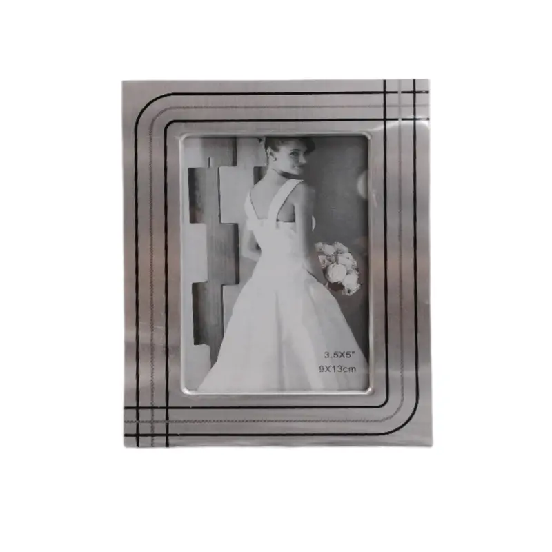 Standard 16 × 13 Cm Photo Frame – Sleek Plastic Portrait Or Landscape Display 1